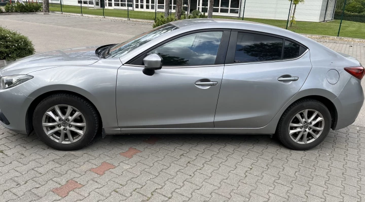Mazda oldalról