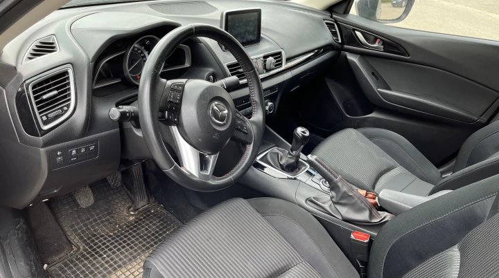 Mazda belülről