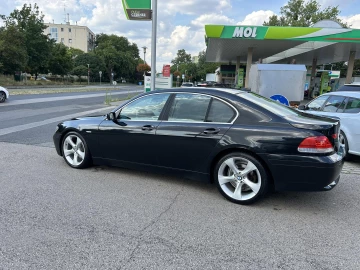 BMW 730 - E65